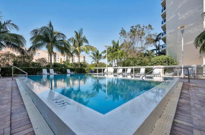 Active With Contract: $4,650 (2 beds, 2 baths, 1565 Square Feet)