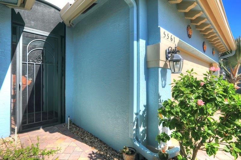 For Sale: $460,000 (3 beds, 2 baths, 1996 Square Feet)