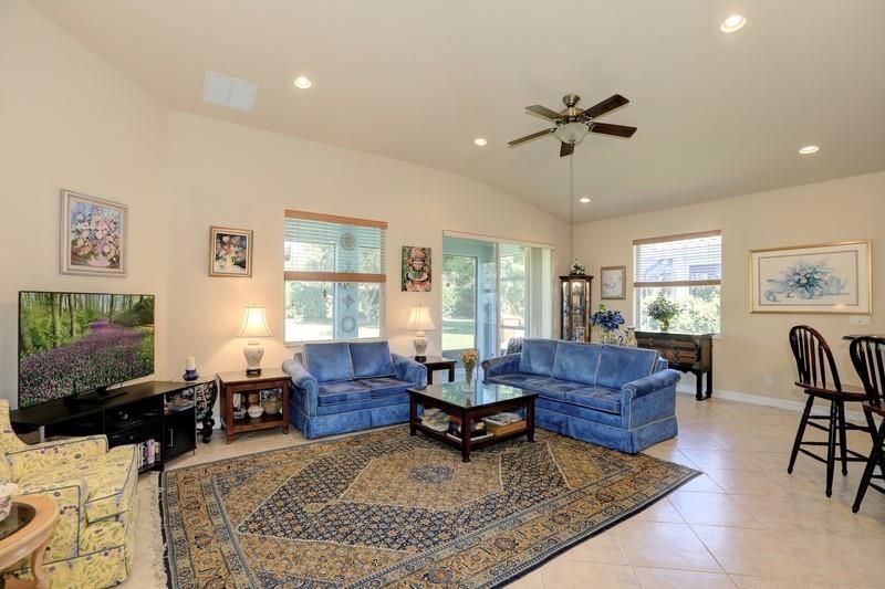 For Sale: $460,000 (3 beds, 2 baths, 1996 Square Feet)