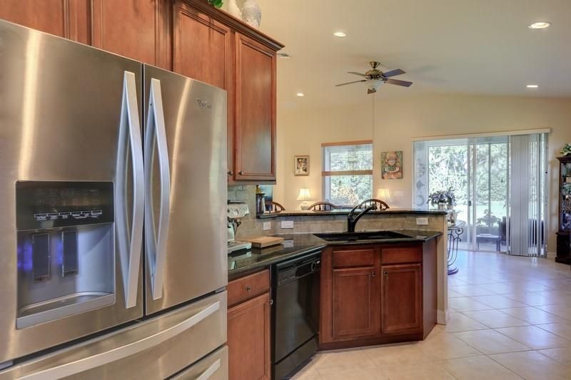 For Sale: $460,000 (3 beds, 2 baths, 1996 Square Feet)