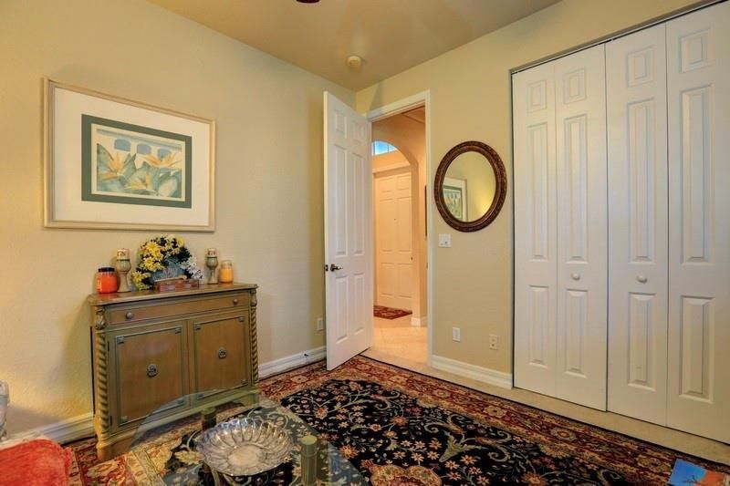 For Sale: $460,000 (3 beds, 2 baths, 1996 Square Feet)