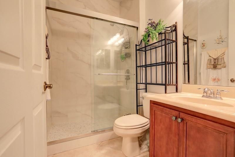 For Sale: $460,000 (3 beds, 2 baths, 1996 Square Feet)