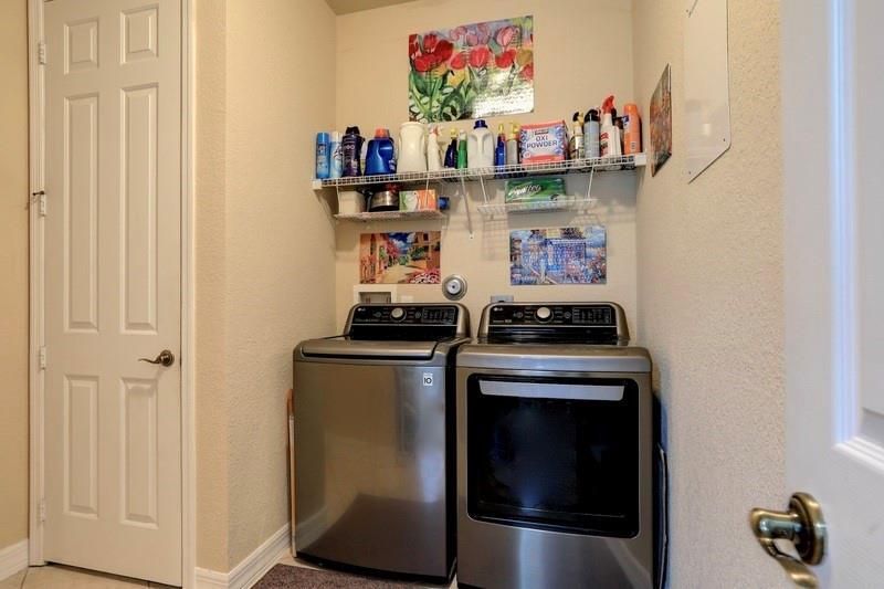 For Sale: $460,000 (3 beds, 2 baths, 1996 Square Feet)