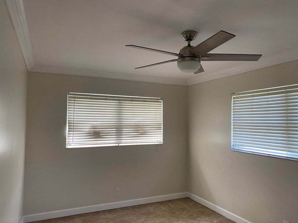 待售: $1,100,000 (4 贝兹, 2 浴室, 1612 平方英尺)