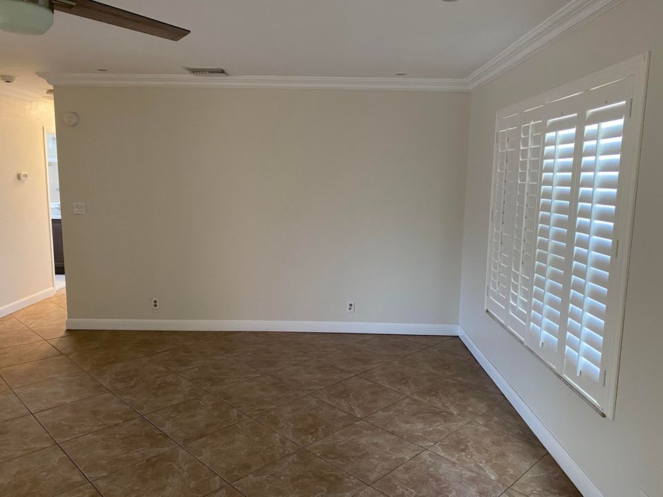 待售: $1,100,000 (4 贝兹, 2 浴室, 1612 平方英尺)