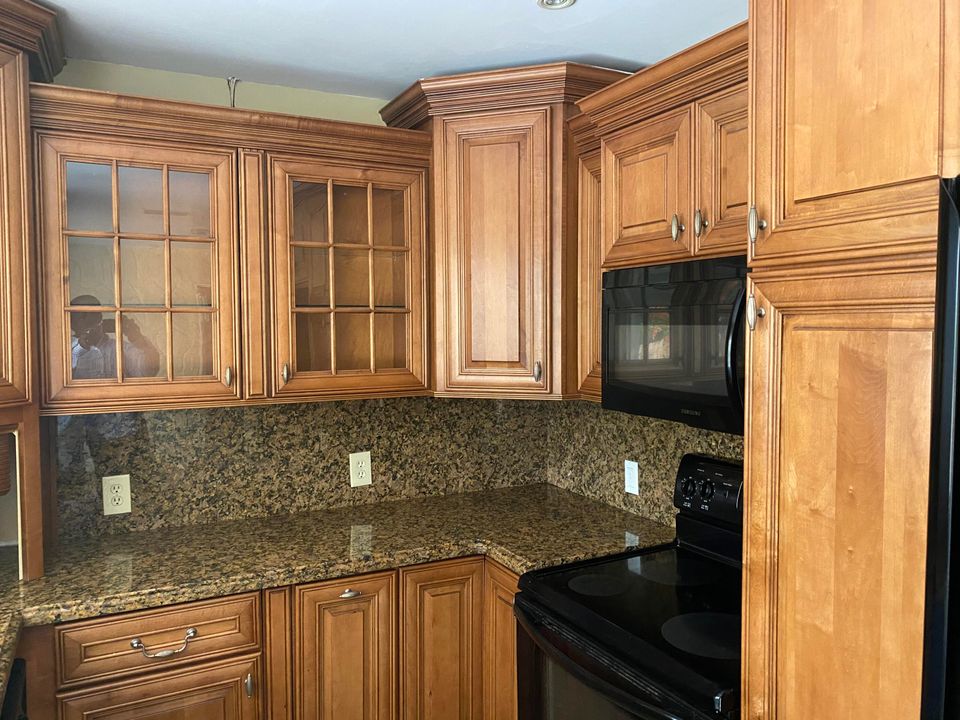 待售: $1,100,000 (4 贝兹, 2 浴室, 1612 平方英尺)