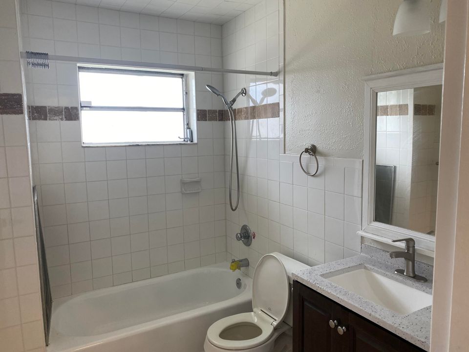 待售: $1,100,000 (4 贝兹, 2 浴室, 1612 平方英尺)