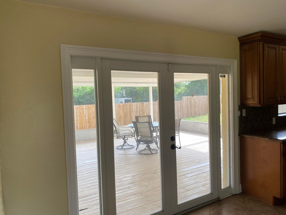 待售: $1,100,000 (4 贝兹, 2 浴室, 1612 平方英尺)