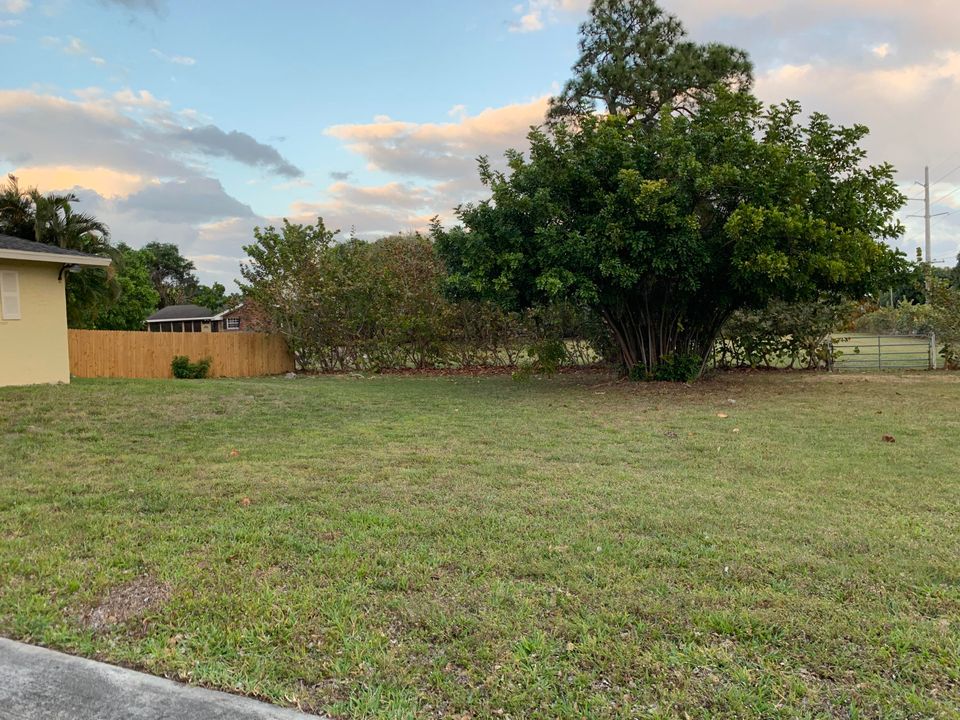 待售: $1,100,000 (4 贝兹, 2 浴室, 1612 平方英尺)