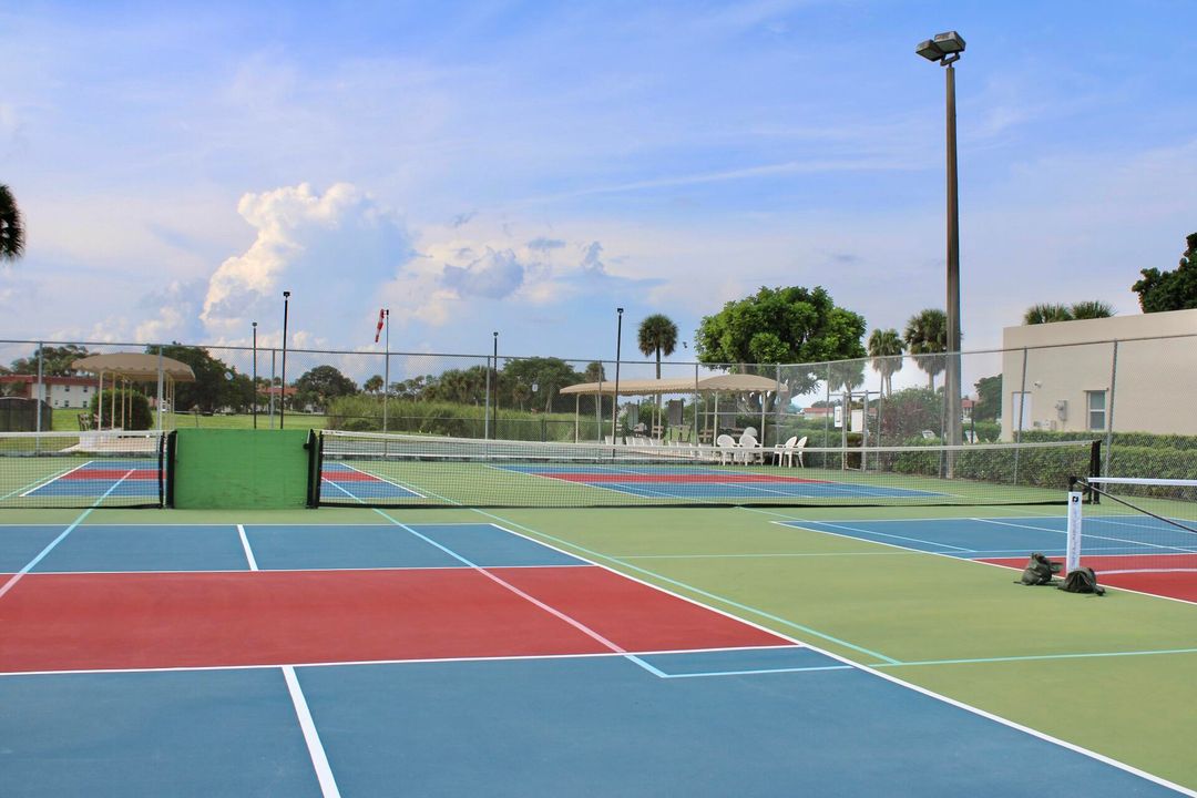 For Rent: $1,800 (1 beds, 1 baths, 750 Square Feet)