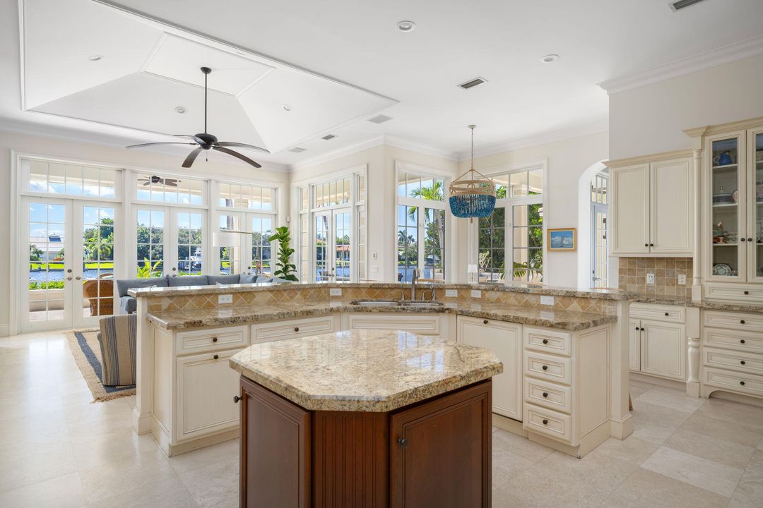 На продажу: $4,950,000 (4 спален, 4 ванн, 4719 Квадратных фут)