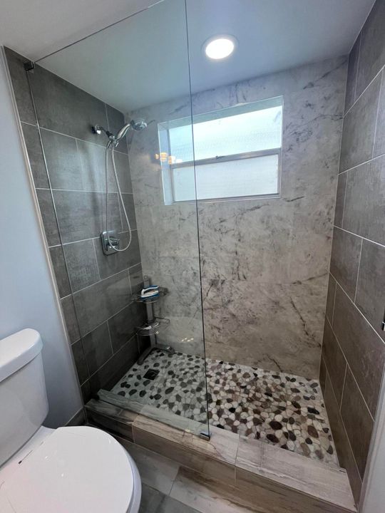 Active With Contract: $139,900 (2 beds, 2 baths, 883 Square Feet)