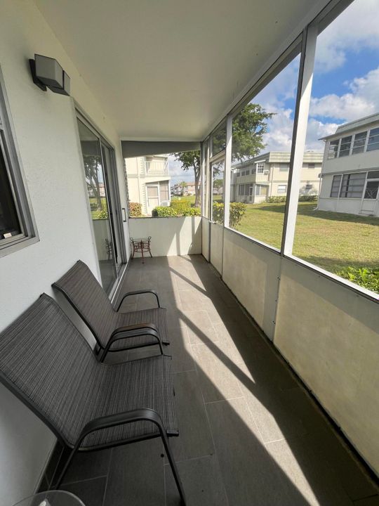Active With Contract: $139,900 (2 beds, 2 baths, 883 Square Feet)