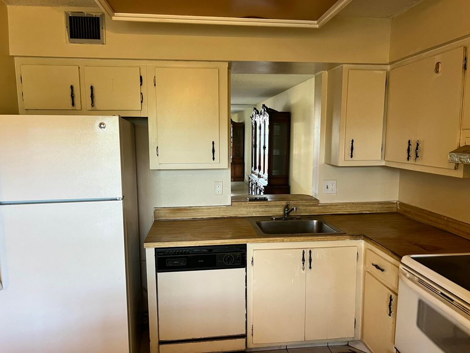 На продажу: $140,000 (2 спален, 2 ванн, 1110 Квадратных фут)