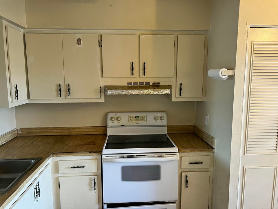 На продажу: $140,000 (2 спален, 2 ванн, 1110 Квадратных фут)