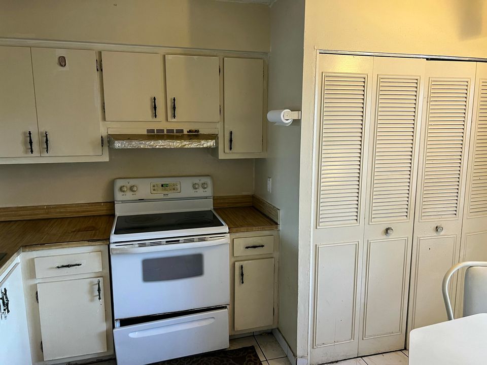 На продажу: $140,000 (2 спален, 2 ванн, 1110 Квадратных фут)