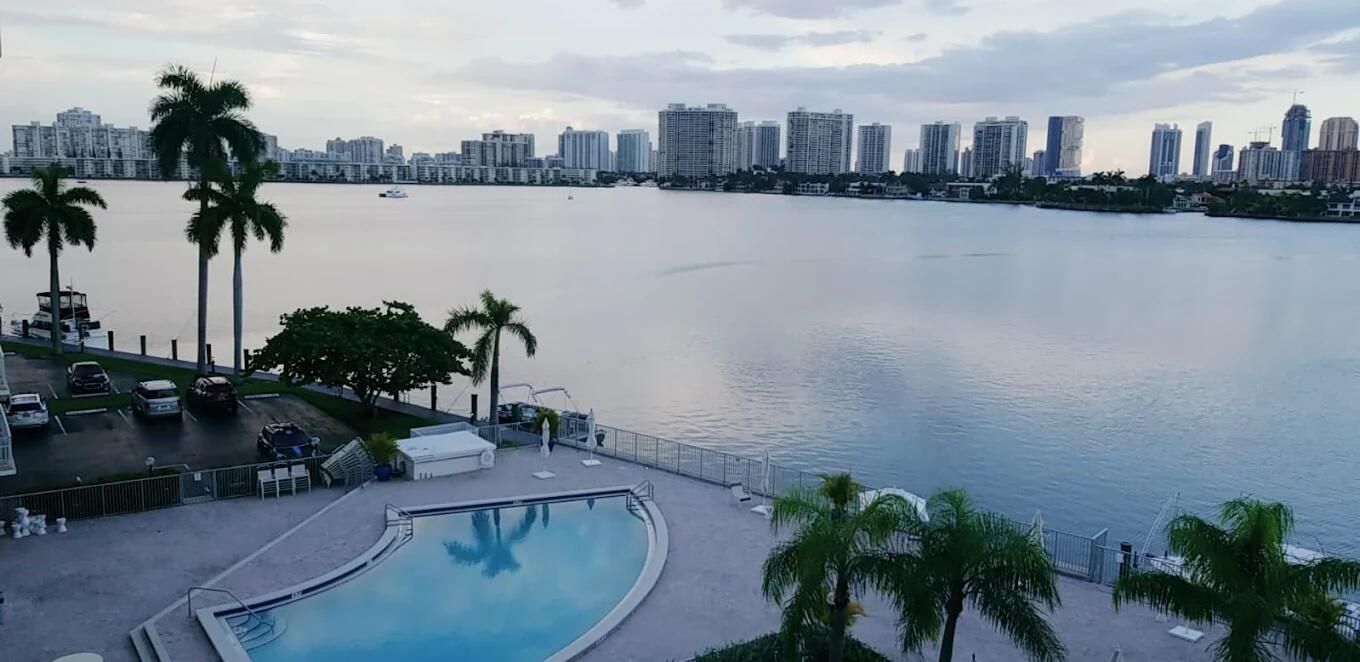 出租: $2,500 (1 贝兹, 1 浴室, 1053 平方英尺)