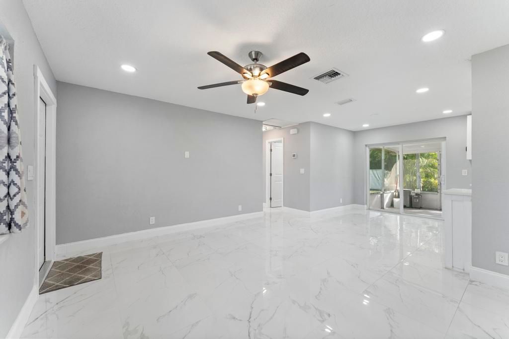 For Rent: $3,000 (3 beds, 2 baths, 1152 Square Feet)