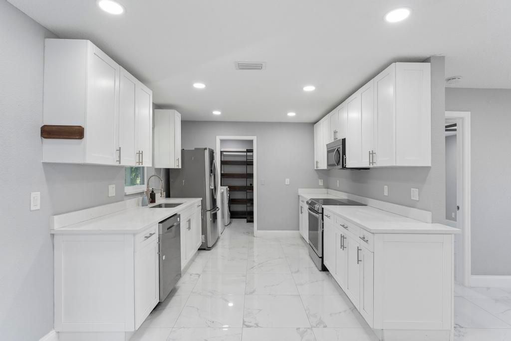 For Rent: $3,000 (3 beds, 2 baths, 1152 Square Feet)