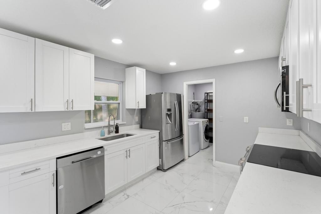 For Rent: $3,000 (3 beds, 2 baths, 1152 Square Feet)