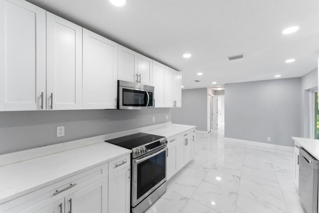 For Rent: $3,000 (3 beds, 2 baths, 1152 Square Feet)