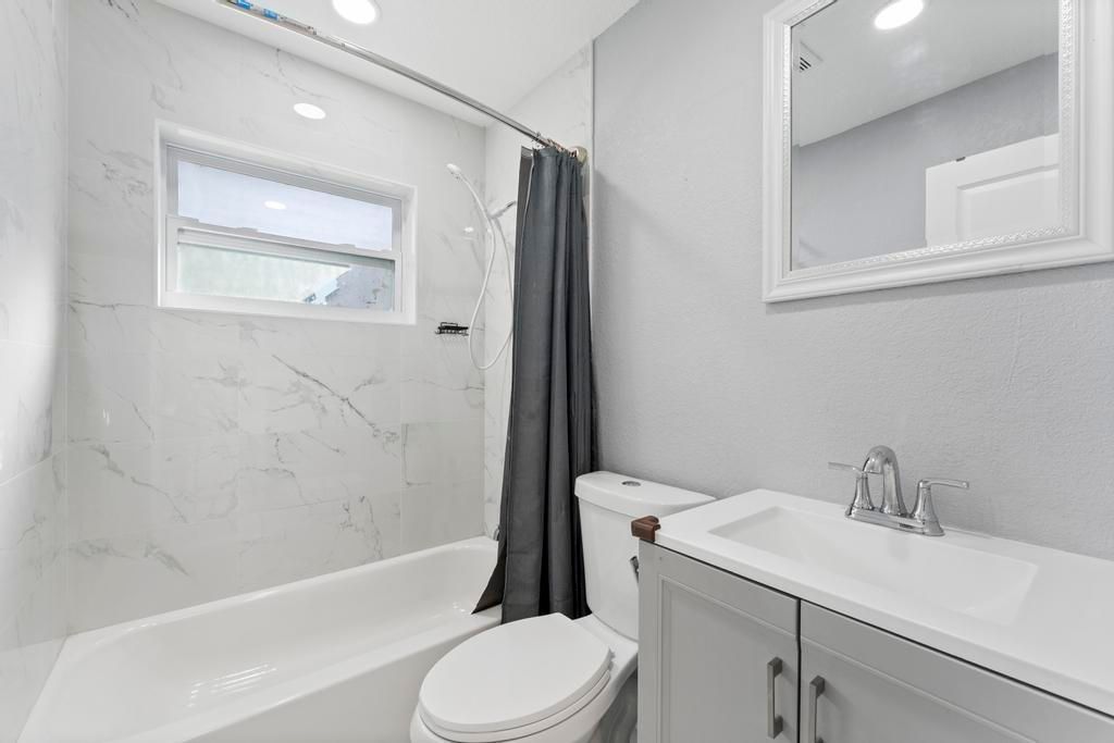 For Rent: $3,000 (3 beds, 2 baths, 1152 Square Feet)