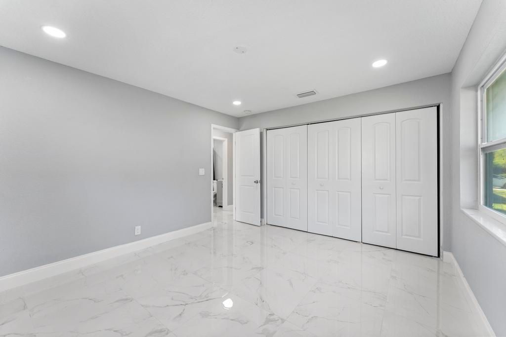 For Rent: $3,000 (3 beds, 2 baths, 1152 Square Feet)