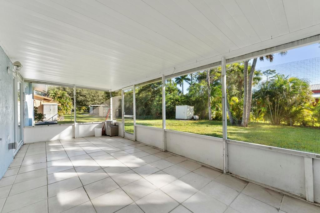 For Rent: $3,000 (3 beds, 2 baths, 1152 Square Feet)