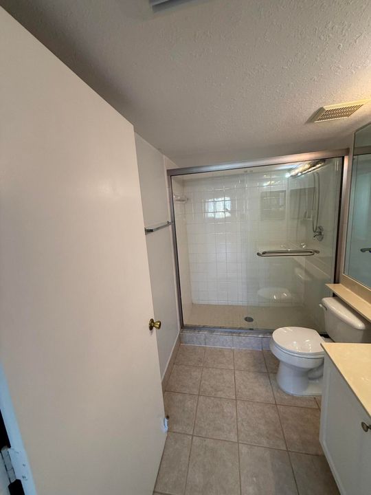 Active With Contract: $2,200 (2 beds, 2 baths, 1075 Square Feet)