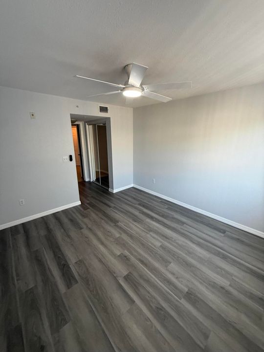 Active With Contract: $2,200 (2 beds, 2 baths, 1075 Square Feet)