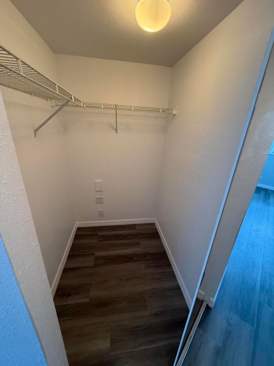 Active With Contract: $2,200 (2 beds, 2 baths, 1075 Square Feet)