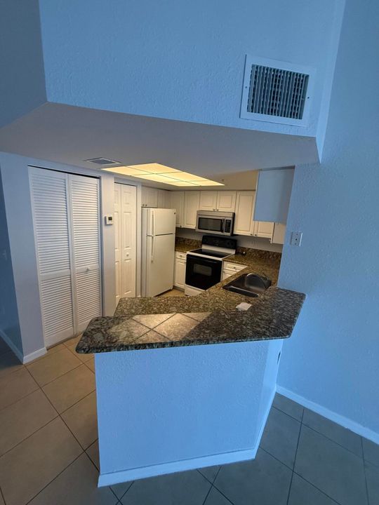 Active With Contract: $2,200 (2 beds, 2 baths, 1075 Square Feet)