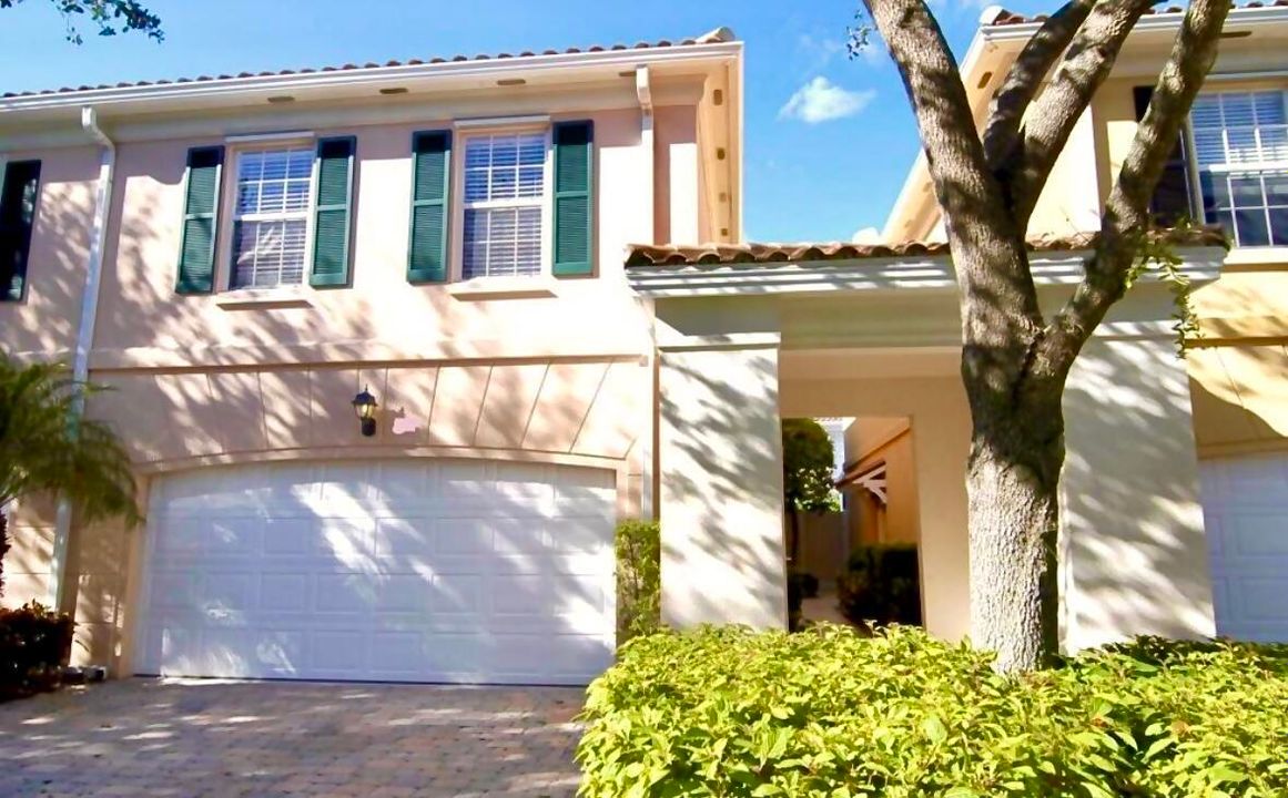 Recently Sold: $575,000 (3 beds, 2 baths, 1292 Square Feet)