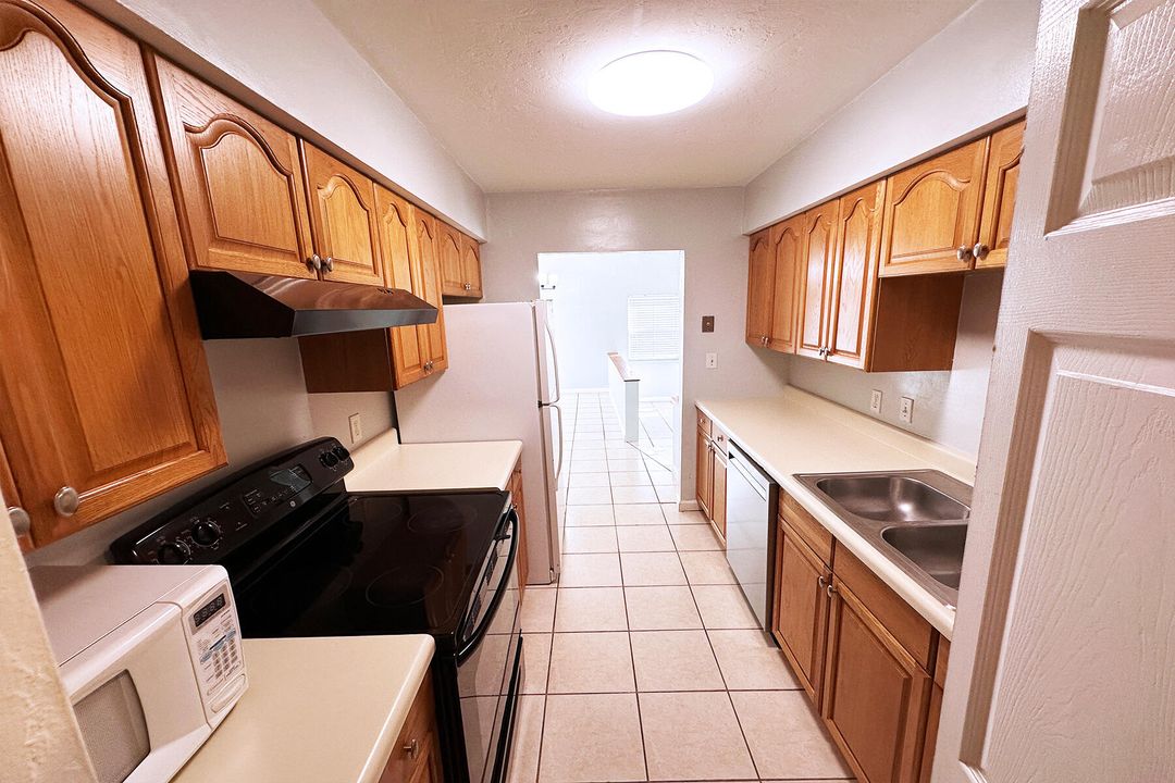 В аренду: $2,575 (3 спален, 2 ванн, 1002 Квадратных фут)