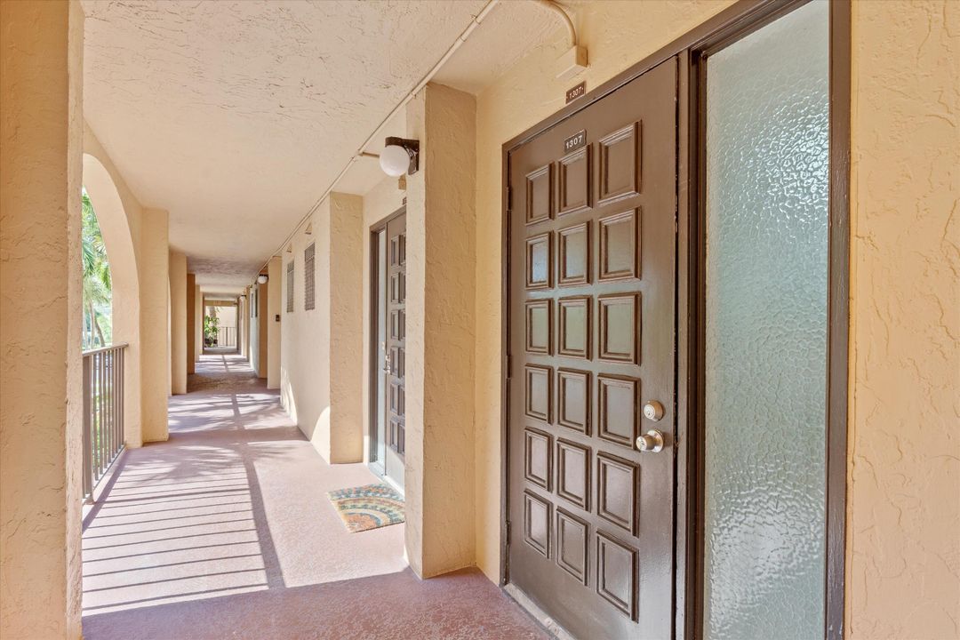 For Sale: $385,000 (2 beds, 2 baths, 1175 Square Feet)