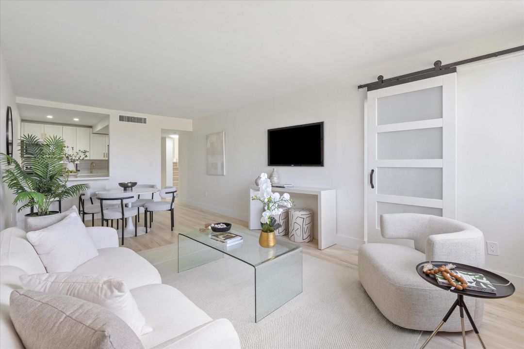 For Sale: $385,000 (2 beds, 2 baths, 1175 Square Feet)