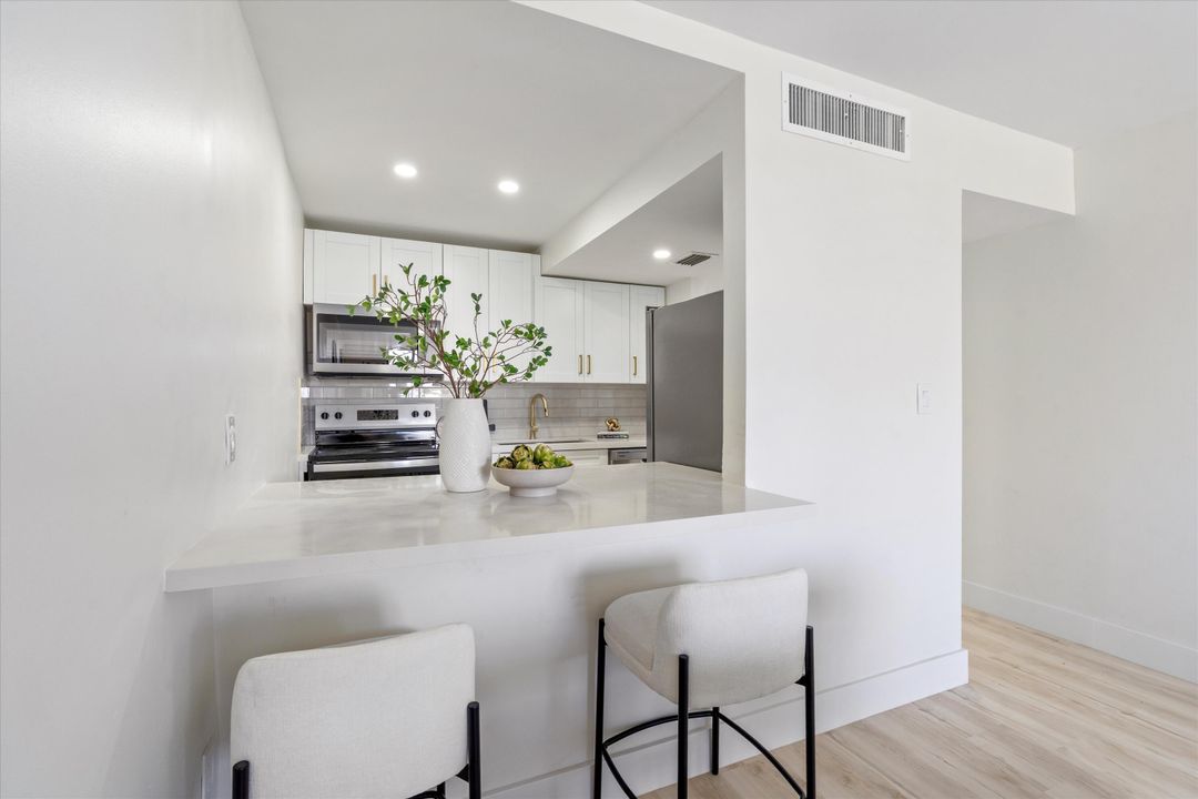 For Sale: $385,000 (2 beds, 2 baths, 1175 Square Feet)