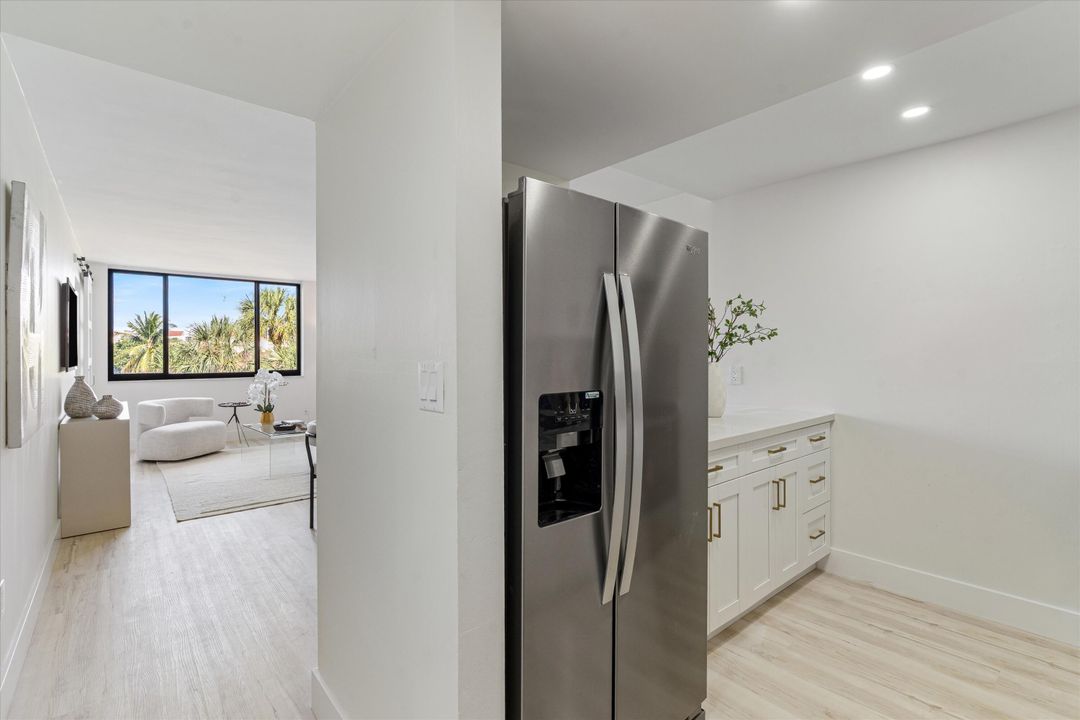 For Sale: $385,000 (2 beds, 2 baths, 1175 Square Feet)