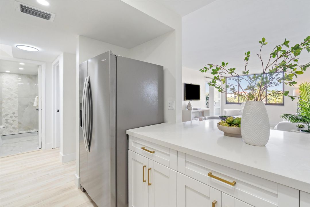 For Sale: $385,000 (2 beds, 2 baths, 1175 Square Feet)