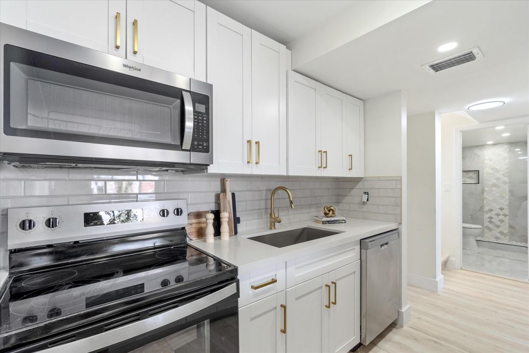 For Sale: $385,000 (2 beds, 2 baths, 1175 Square Feet)