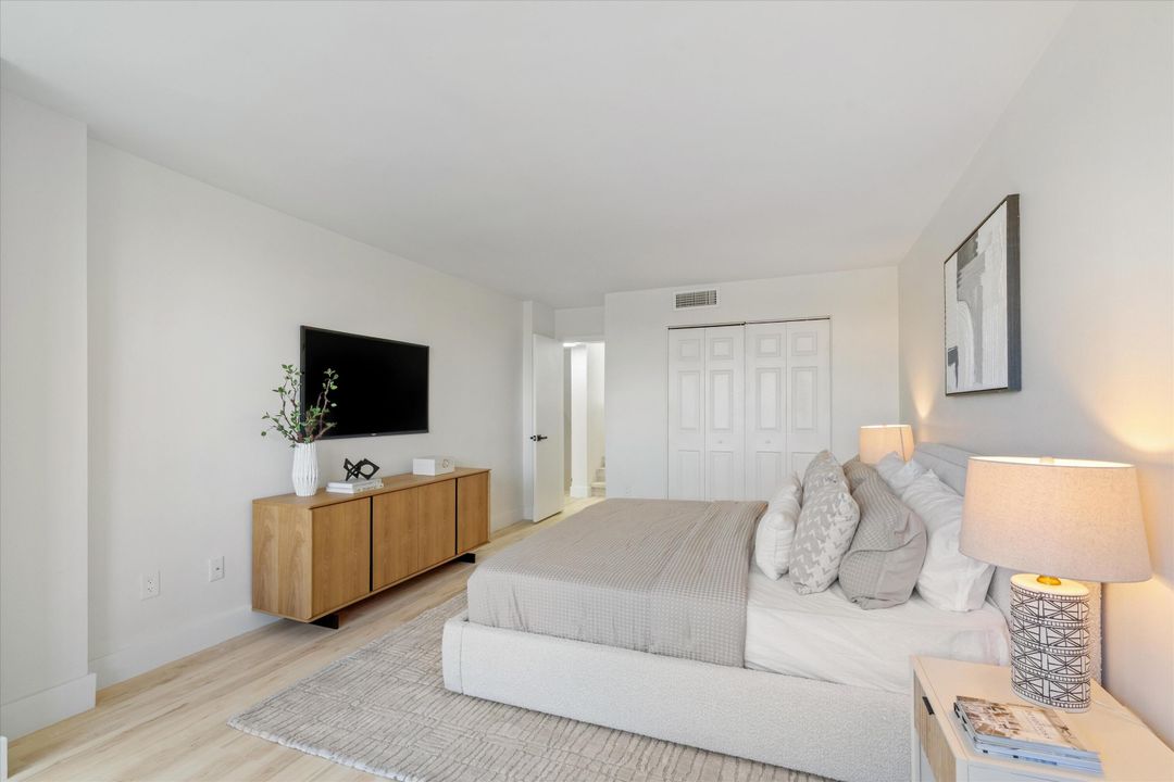 For Sale: $385,000 (2 beds, 2 baths, 1175 Square Feet)
