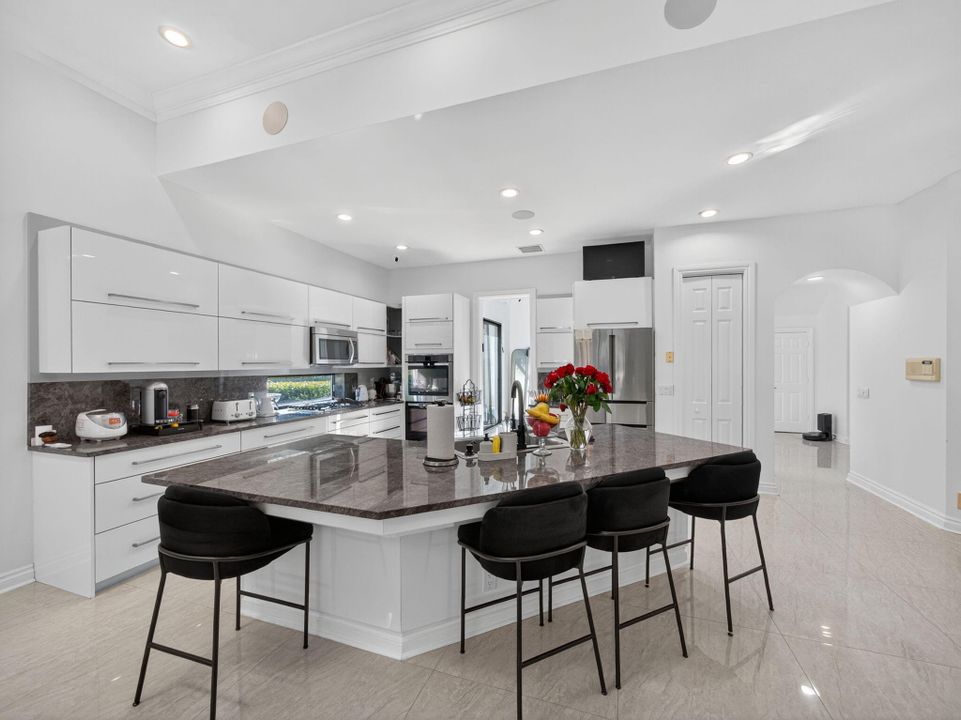 For Sale: $2,500,000 (5 beds, 4 baths, 3266 Square Feet)