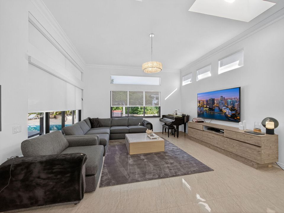 For Sale: $2,500,000 (5 beds, 4 baths, 3266 Square Feet)