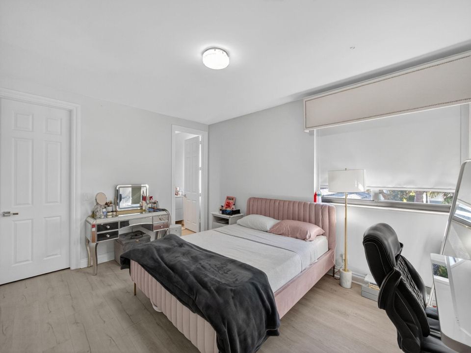 For Sale: $2,500,000 (5 beds, 4 baths, 3266 Square Feet)