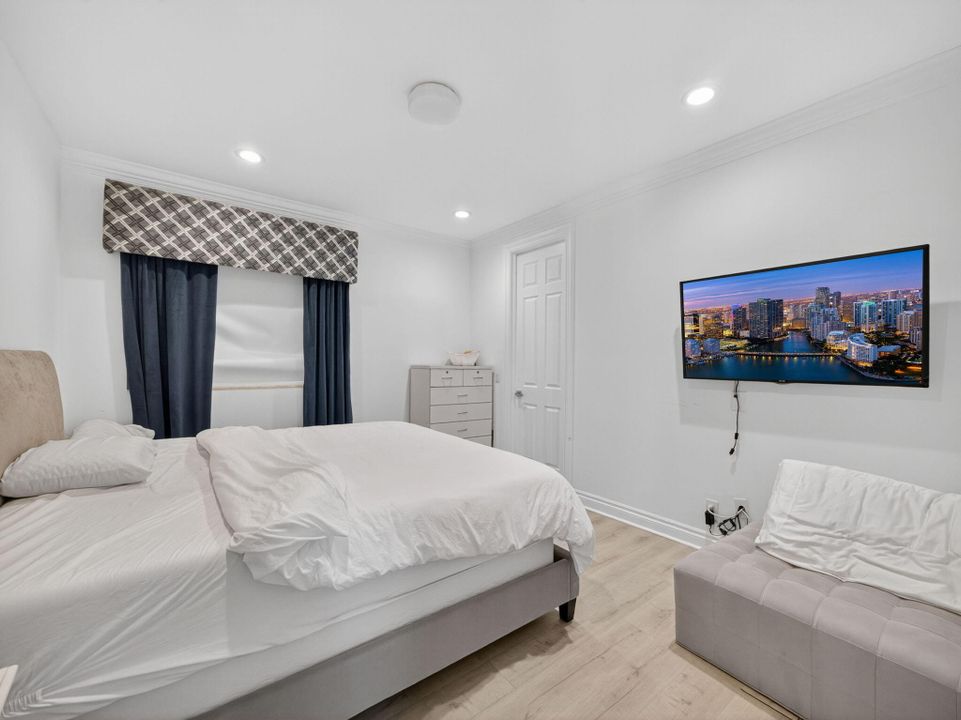 For Sale: $2,500,000 (5 beds, 4 baths, 3266 Square Feet)