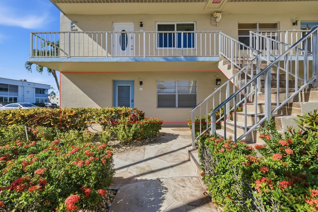 For Sale: $175,000 (2 beds, 2 baths, 902 Square Feet)