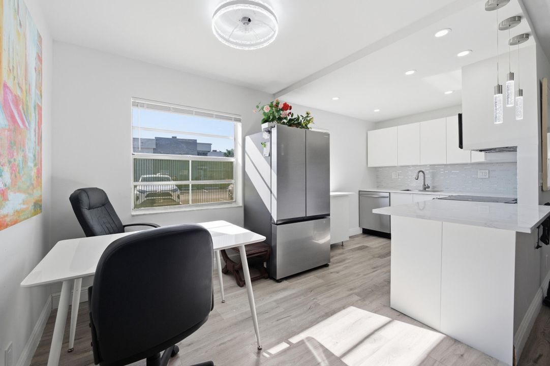 For Sale: $175,000 (2 beds, 2 baths, 902 Square Feet)