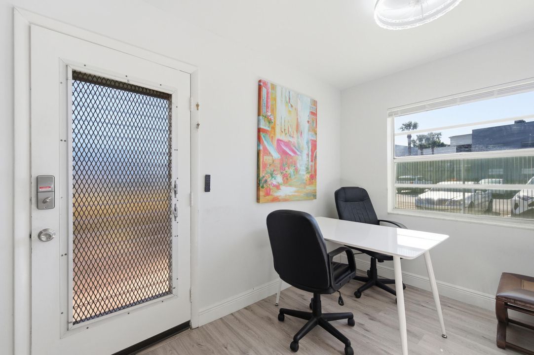 For Sale: $175,000 (2 beds, 2 baths, 902 Square Feet)