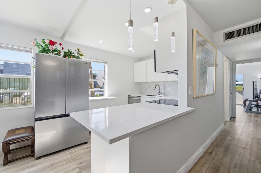 For Sale: $175,000 (2 beds, 2 baths, 902 Square Feet)