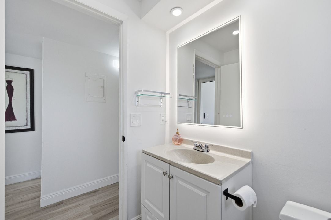 For Sale: $175,000 (2 beds, 2 baths, 902 Square Feet)